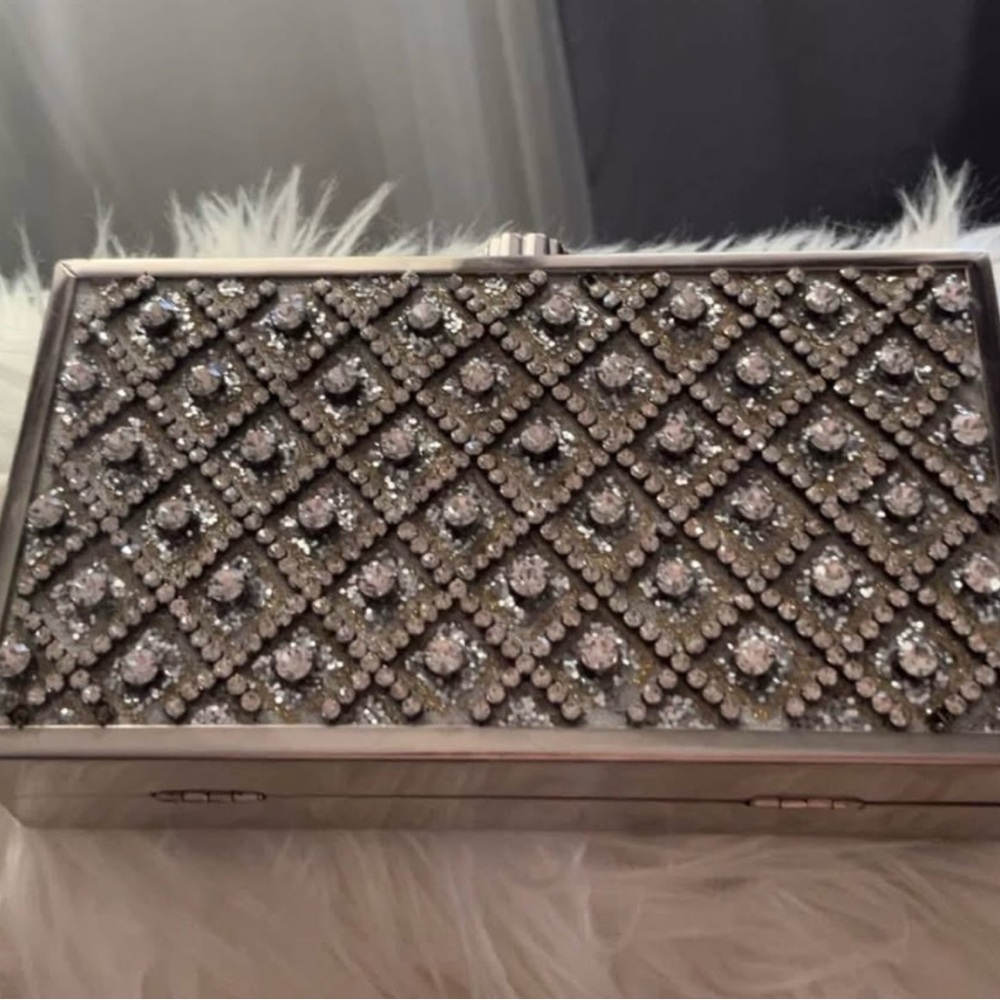 Yasmin silver clutch